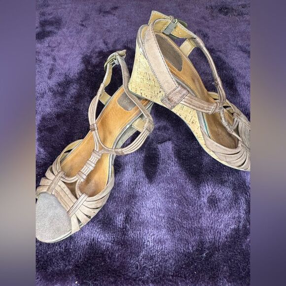 CLARKS WEDGES Sandals Taupe Brown Size 8.5 - Picture 1 of 5